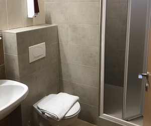 Center panzió zuhanyzó